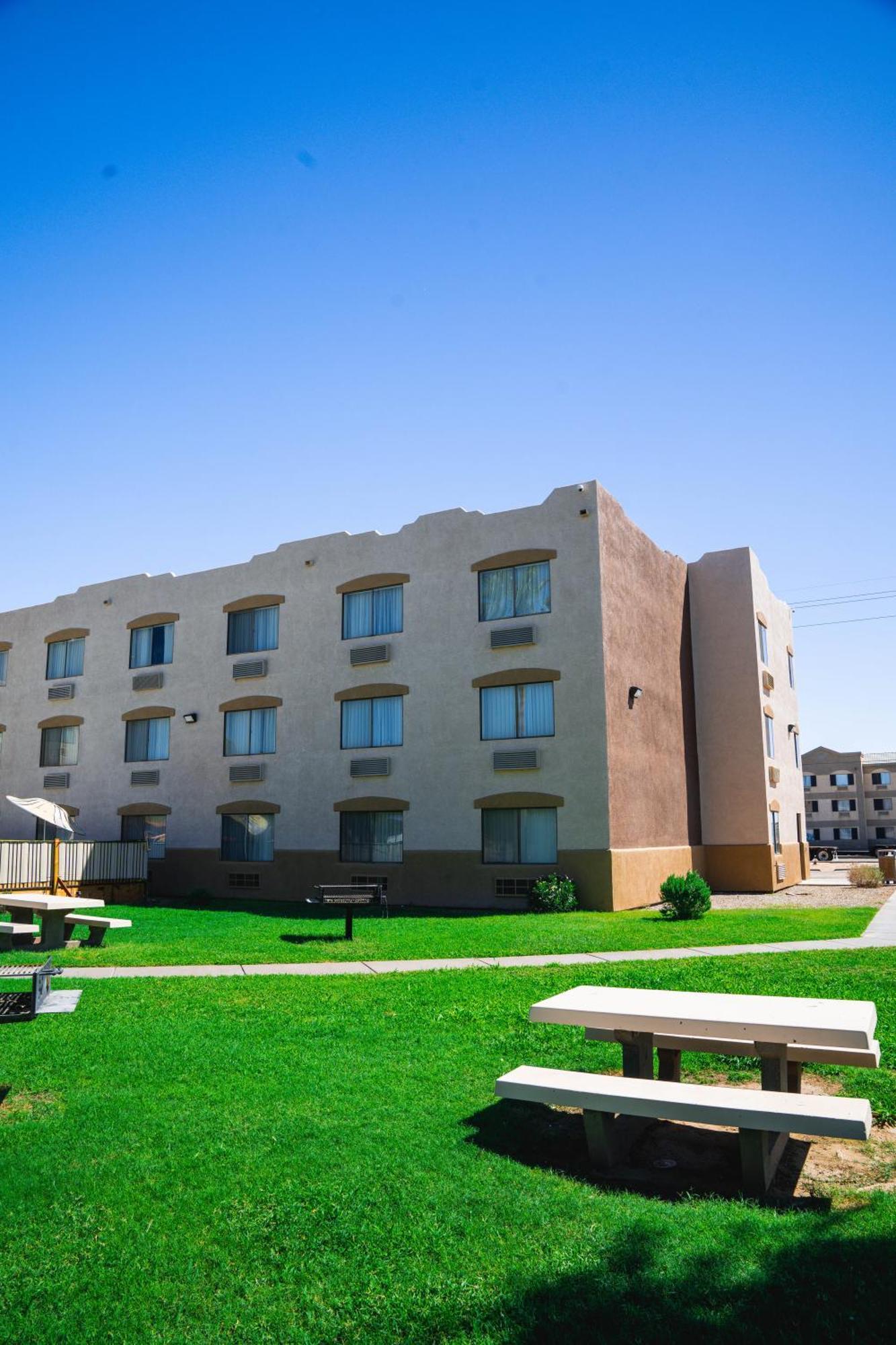 Super 8 By Wyndham Yuma Hotel Екстериор снимка