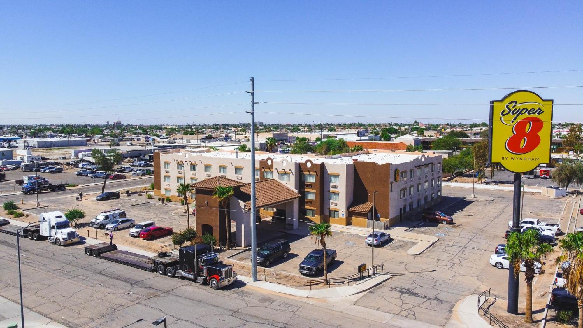 Super 8 By Wyndham Yuma Hotel Екстериор снимка