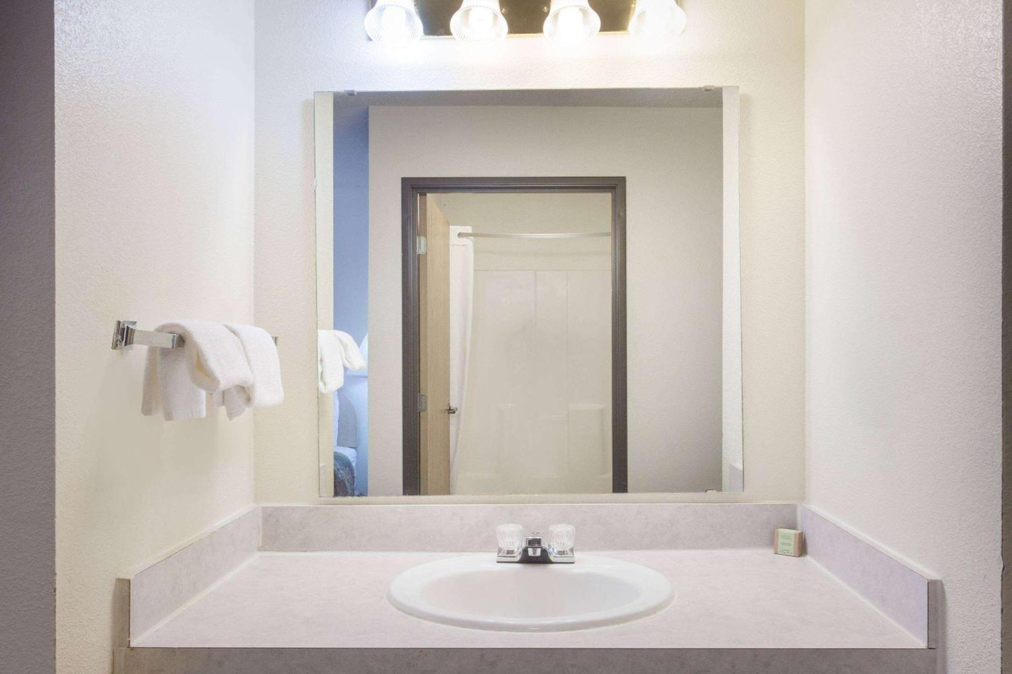 Super 8 By Wyndham Yuma Hotel Екстериор снимка